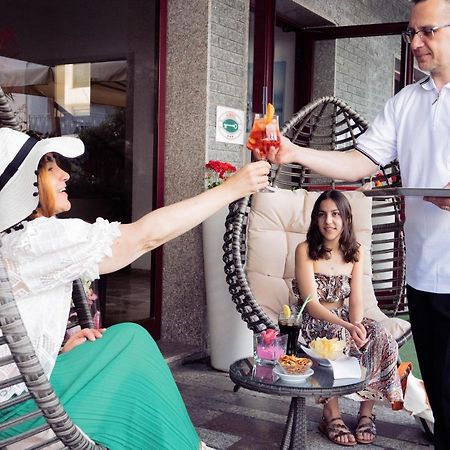 Hotel Capinera Римини Екстериор снимка