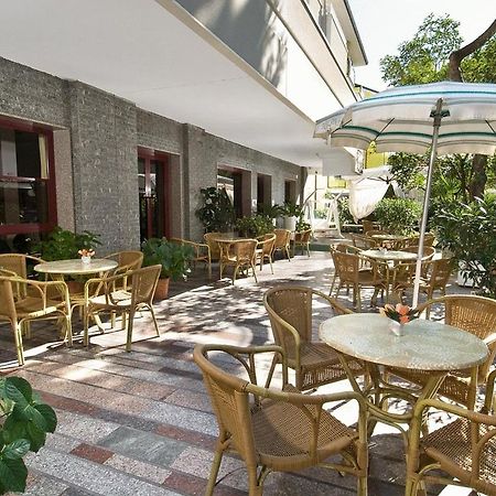 Hotel Capinera Римини Екстериор снимка