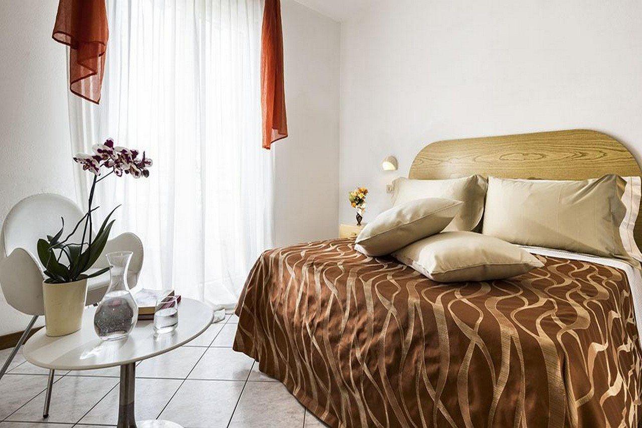 Hotel Capinera Римини Екстериор снимка