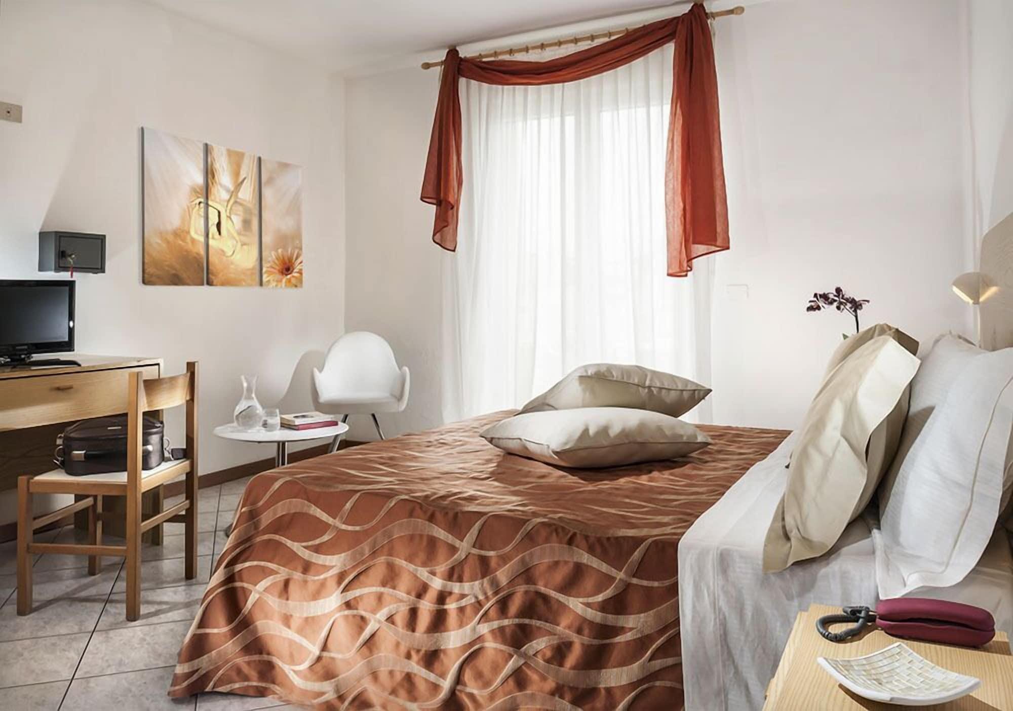 Hotel Capinera Римини Екстериор снимка
