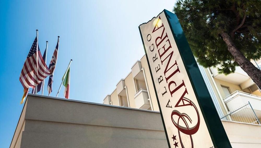 Hotel Capinera Римини Екстериор снимка