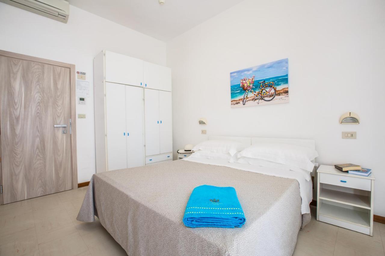 Hotel Capinera Римини Екстериор снимка