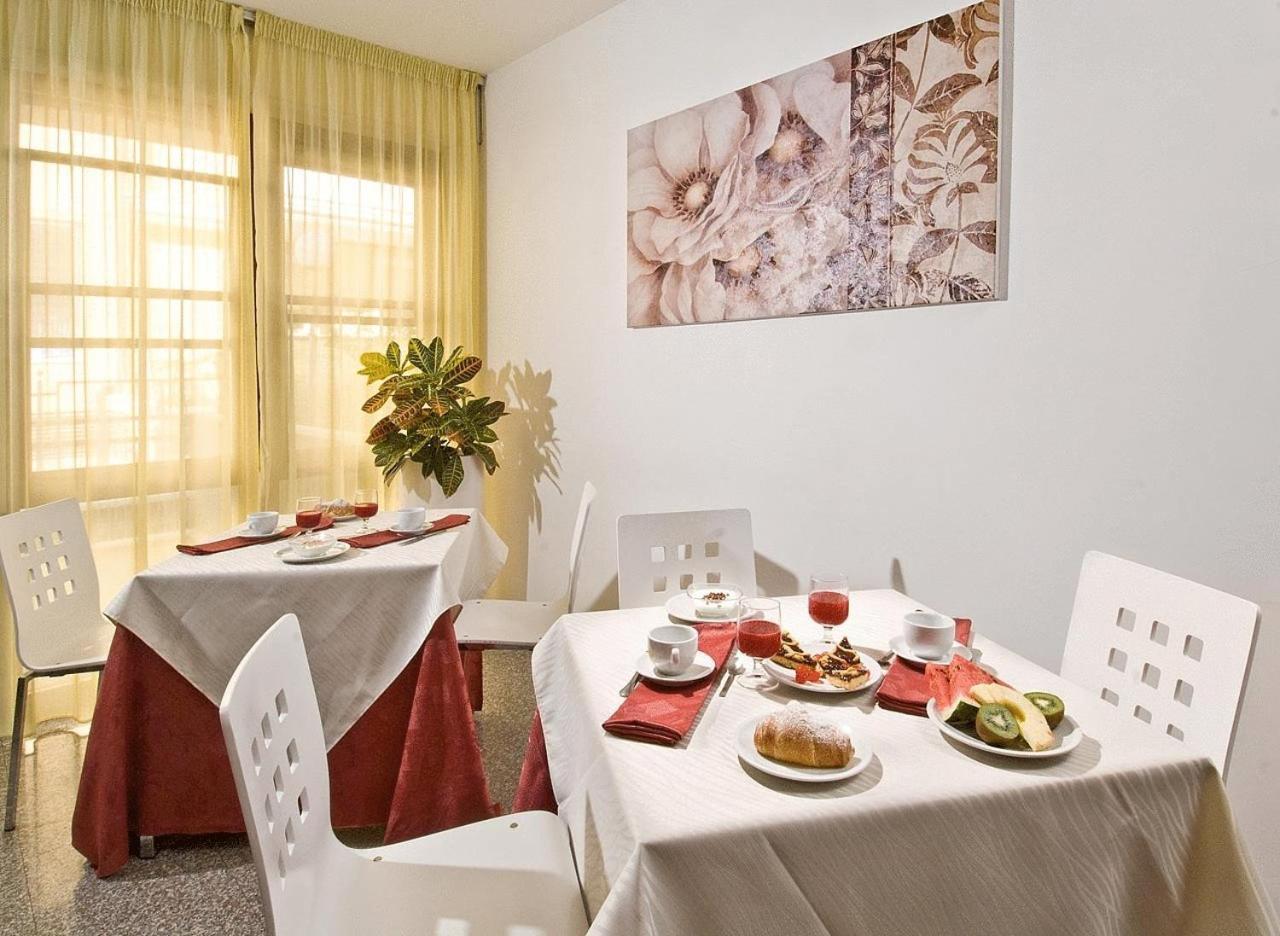 Hotel Capinera Римини Екстериор снимка