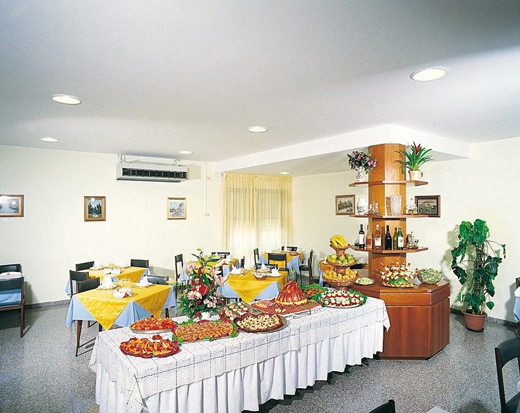 Hotel Capinera Римини Екстериор снимка