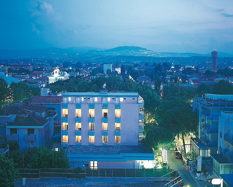 Hotel Capinera Римини Екстериор снимка