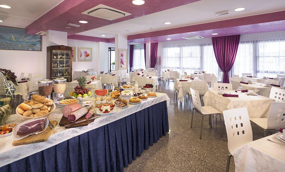 Hotel Capinera Римини Екстериор снимка