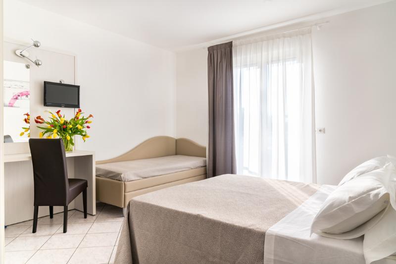 Hotel Capinera Римини Екстериор снимка